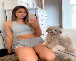 Isabela has made love for her pet and loves to be surrounded by her.